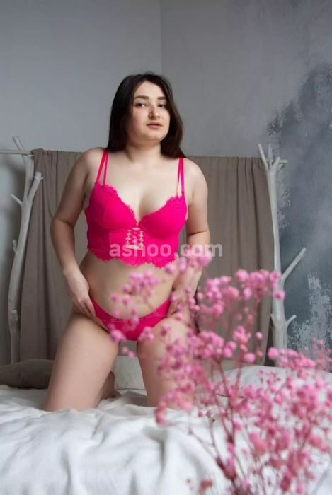 Почему мужчины продолжают обращаться к коммерческому сексу: Раскрываем тайны интимной жизни